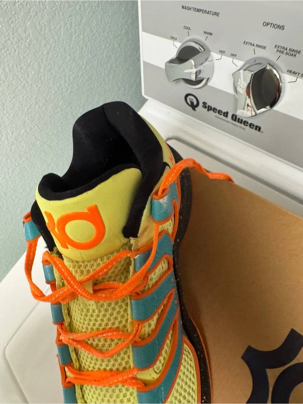 Men’s basketball shoes. Size 10.5. KD 18